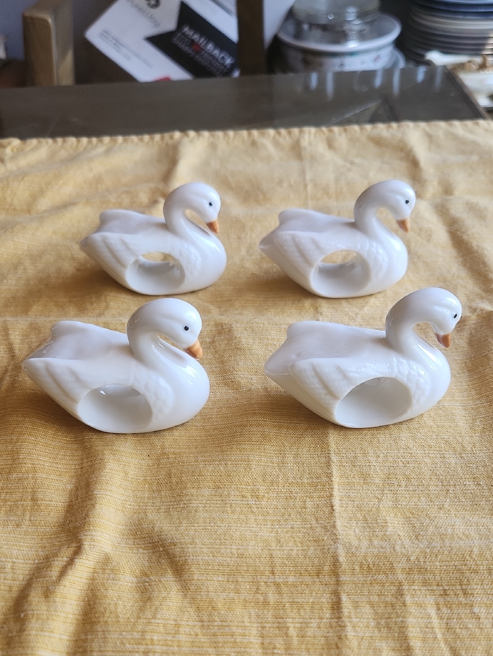 Set of 4 White Ceramic Swan Napkin Rings Home Dining Tavle Setting - Picture 4 of 9